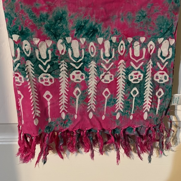 Sarong 1/2 length. Sun Design. Pink, green and white. New without tags - Picture 3 of 3
